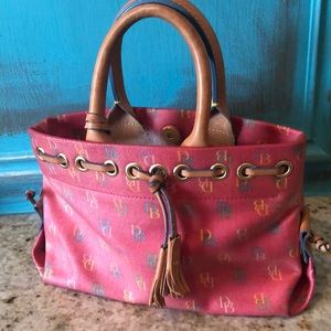 Dooney and Bourke woman’s purse